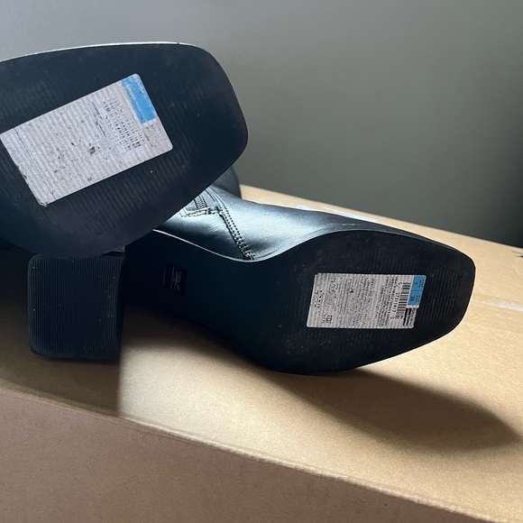 Mark & Spencer Knee-high Boots, size 7 - Picture 5 of 9